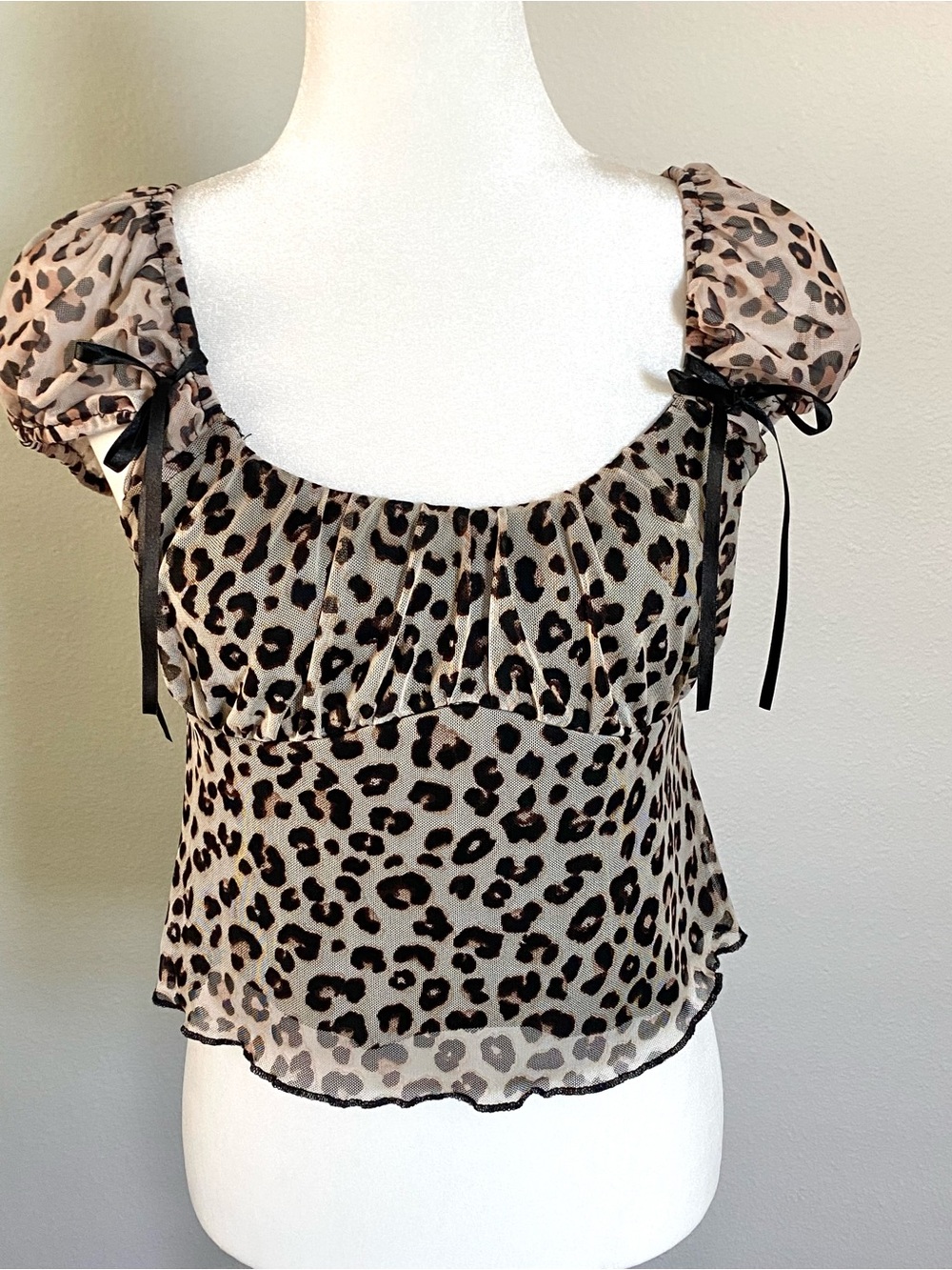 Vibe Leopard Print Puff Sleeve Crop Top - Beige/Black